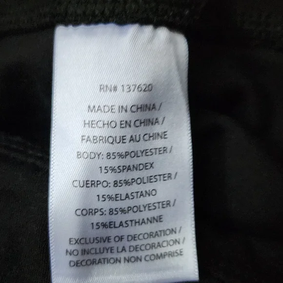 Sleek Black Women's Leggings - Picture 4 of 4